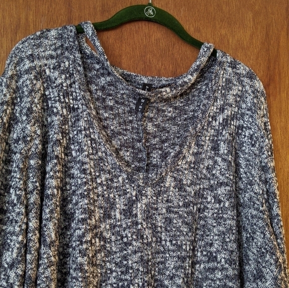 Blue Mint Sharkbite Black & White Sweater - Picture 2 of 6